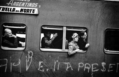 Arrival of Argentinians from the north who have come to the capital in search of work, Buenos Aires, Argentina